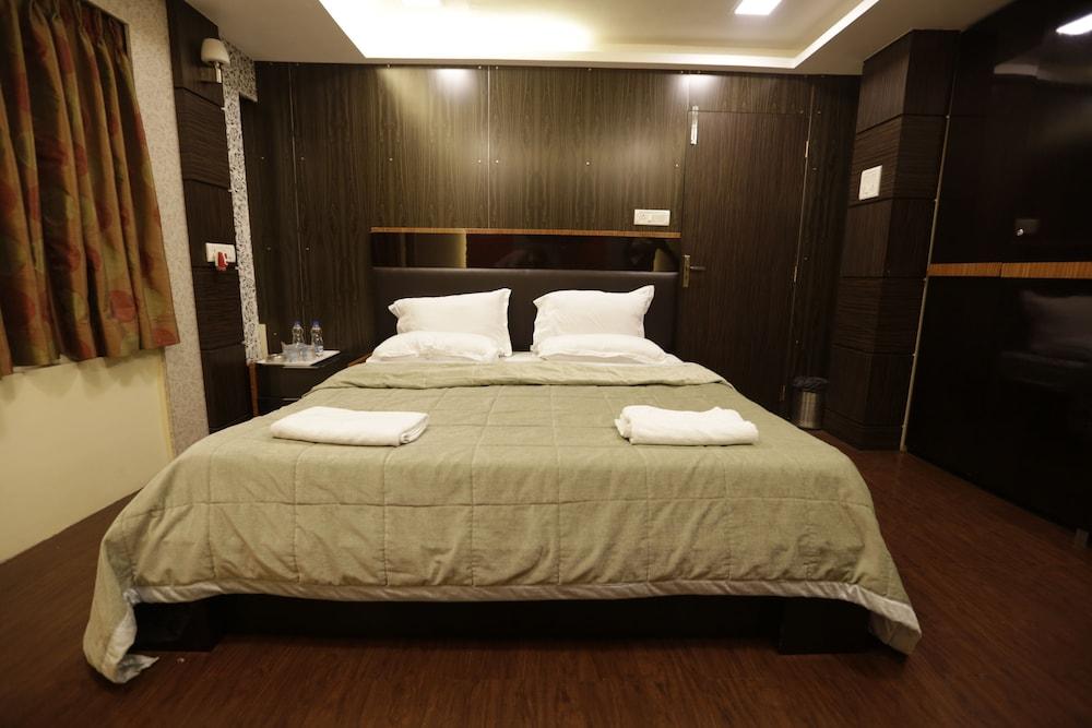 Hotel Metro Palace Bombaj Zewnętrze zdjęcie