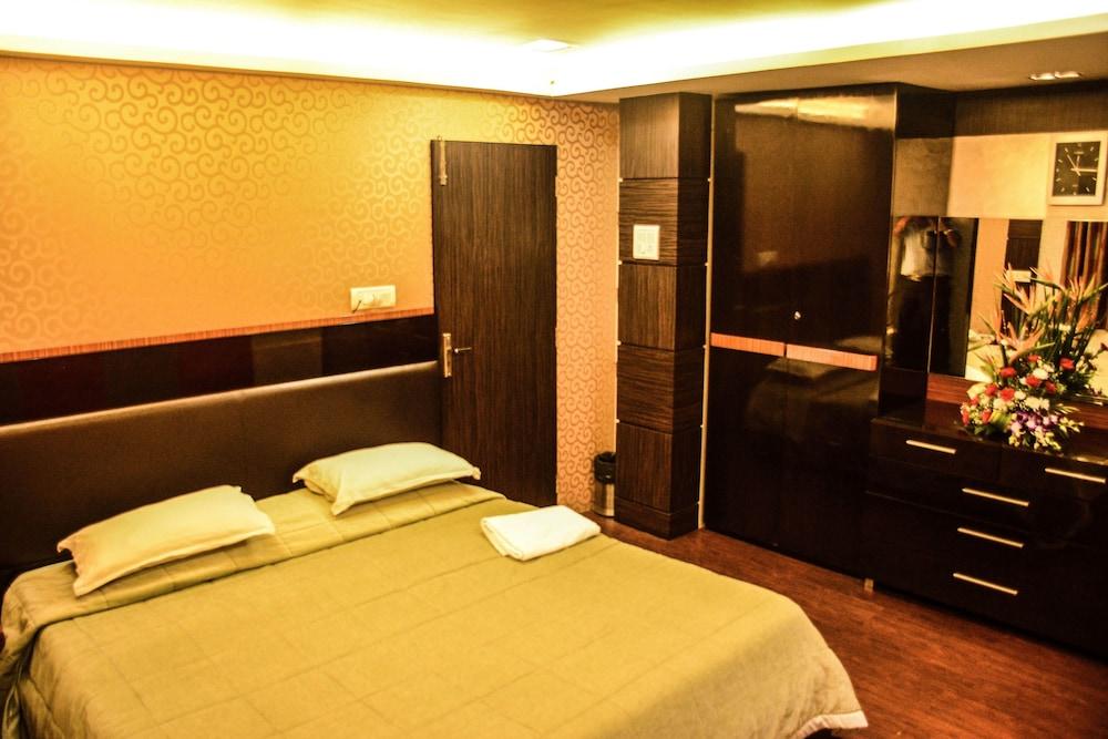 Hotel Metro Palace Bombaj Zewnętrze zdjęcie